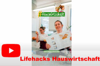 Zwei Köchinnen mit Schriftzug Lifehacks Hauswirtschaft