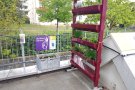 Metallgestell dunkelrot zum vertikalen Gärtnern