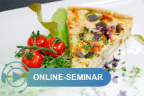 Stück Gemüsequiche neben Cocktailtomaten, Salatblatt und Kresse auf Teller; Schriftzug Online-Seminar
